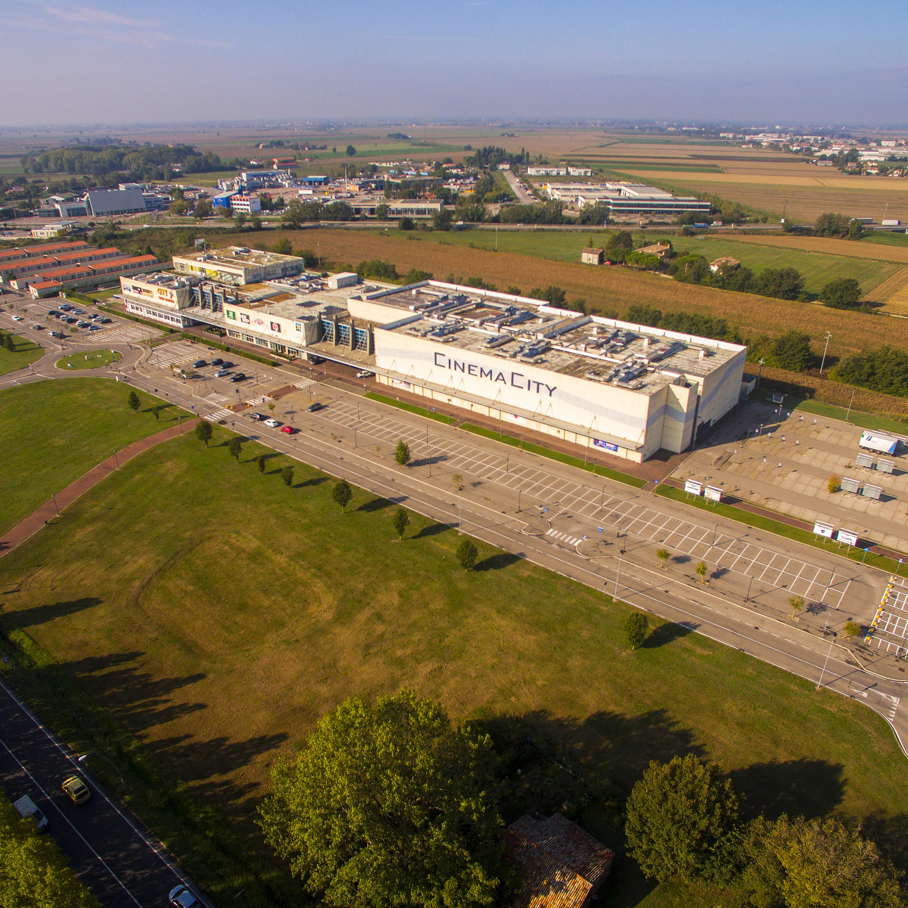 Veduta aerea del centro divertimento indoor The City Ravenna