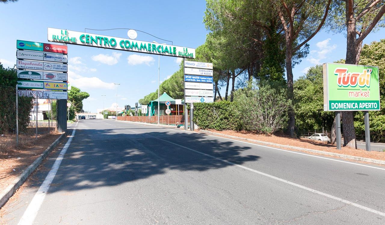 Le Rughe Centro Commerciale ingresso
