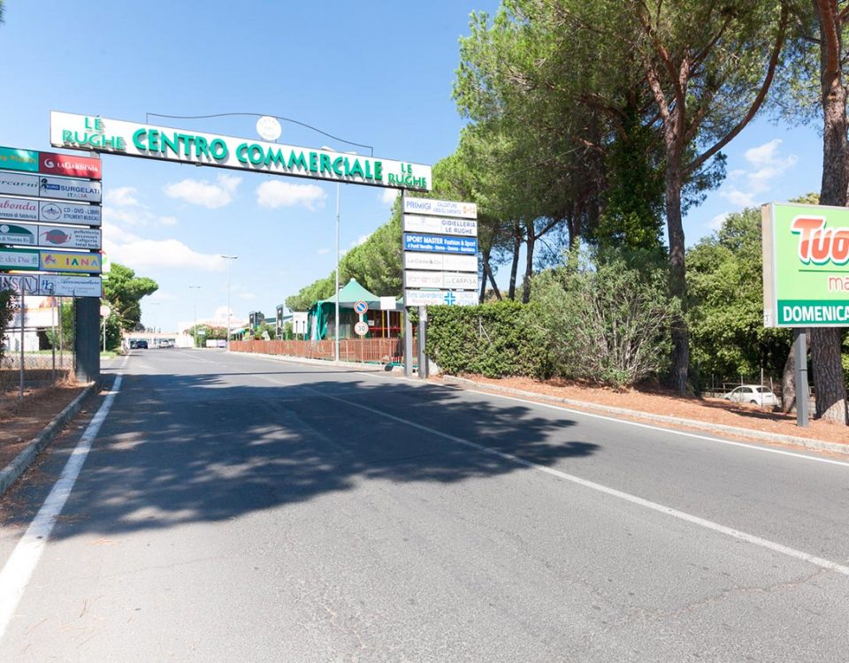 Le Rughe Centro Commerciale ingresso